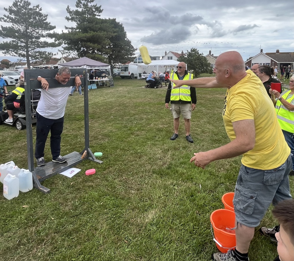 Sponge wars between our Councillors!